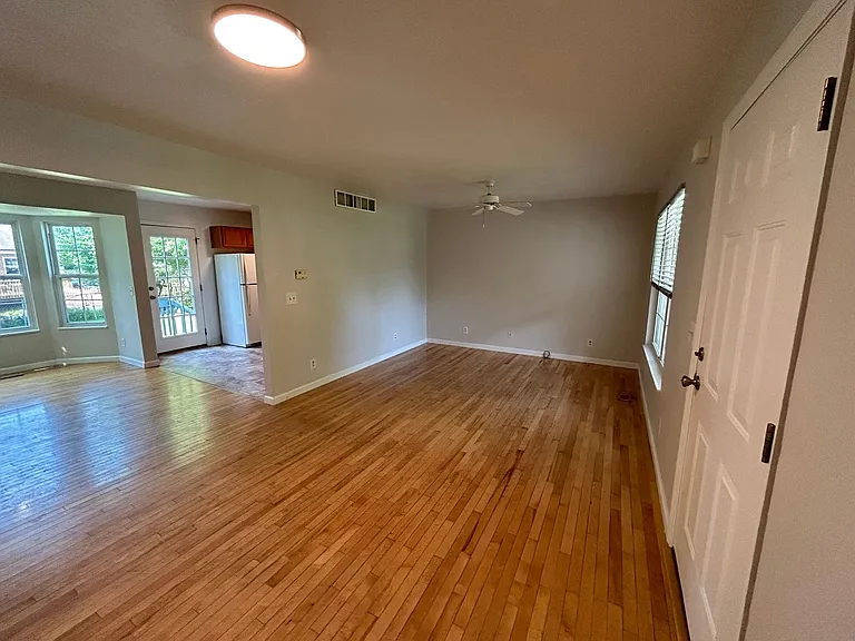 3217 Daytona Ave — Photo 5