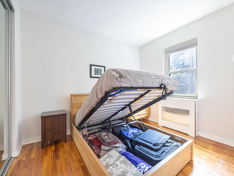 320 W 19th St #4A — Photo 8