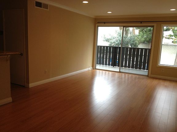 2nd image of 18645 Hatteras St Unit 212
