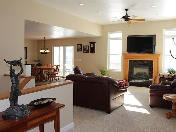 2nd image of 407 Whispering Willow Ln
