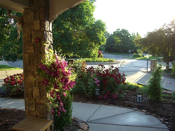 3rd image of 554 Manorwood Ln