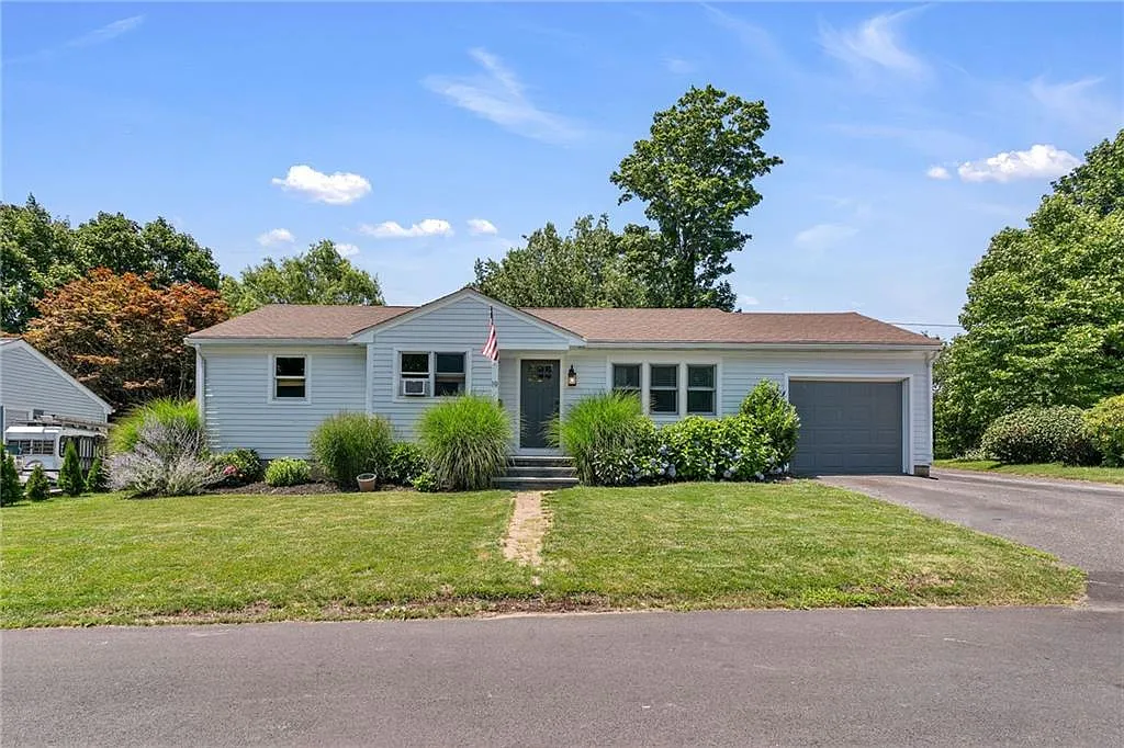 3 bed, 1410 sqft, $3,200 — Photo 2