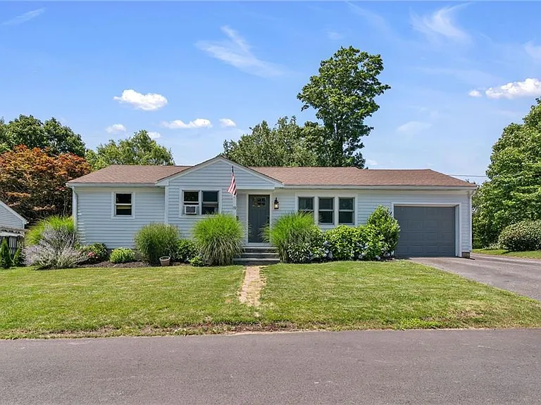 19 Sherwood Rd — Photo 4