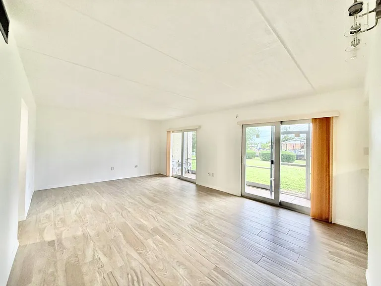 8801 Bay Pointe Dr #102 — Photo 4