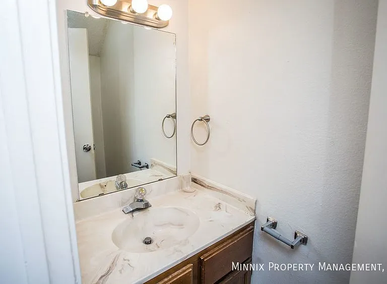 5804 6th St #B — Photo 6