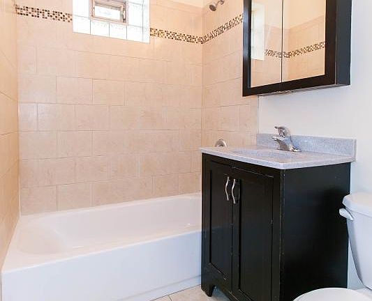 4th image of 3058 N Greenview Ave #2FF