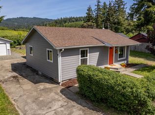 737 18th St, Myrtle Point, OR 97458