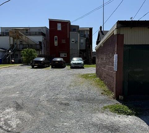 4th image of 165 Summit Ave