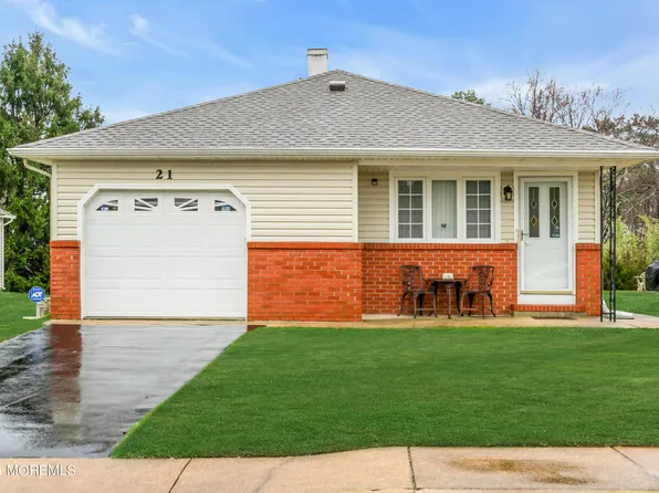 21 Barbados Drive S, Toms River, NJ 08757
