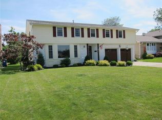 100 Wiltshire Rd, Williamsville, NY 14221