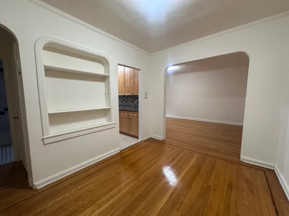 67-11 Yellowstone Boulevard image 1 of 7