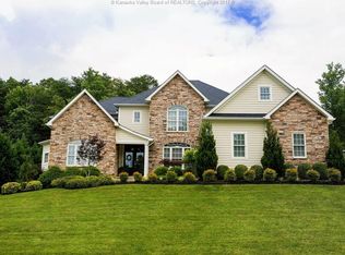 1046 Crestmont Rd, Hurricane, WV 25526