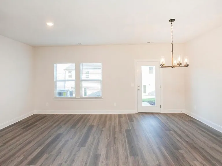 2304 Yukon Ct — Photo 3