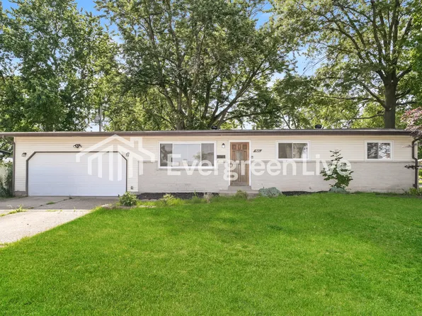 1520 Bluff Dr, Florissant, MO 63031