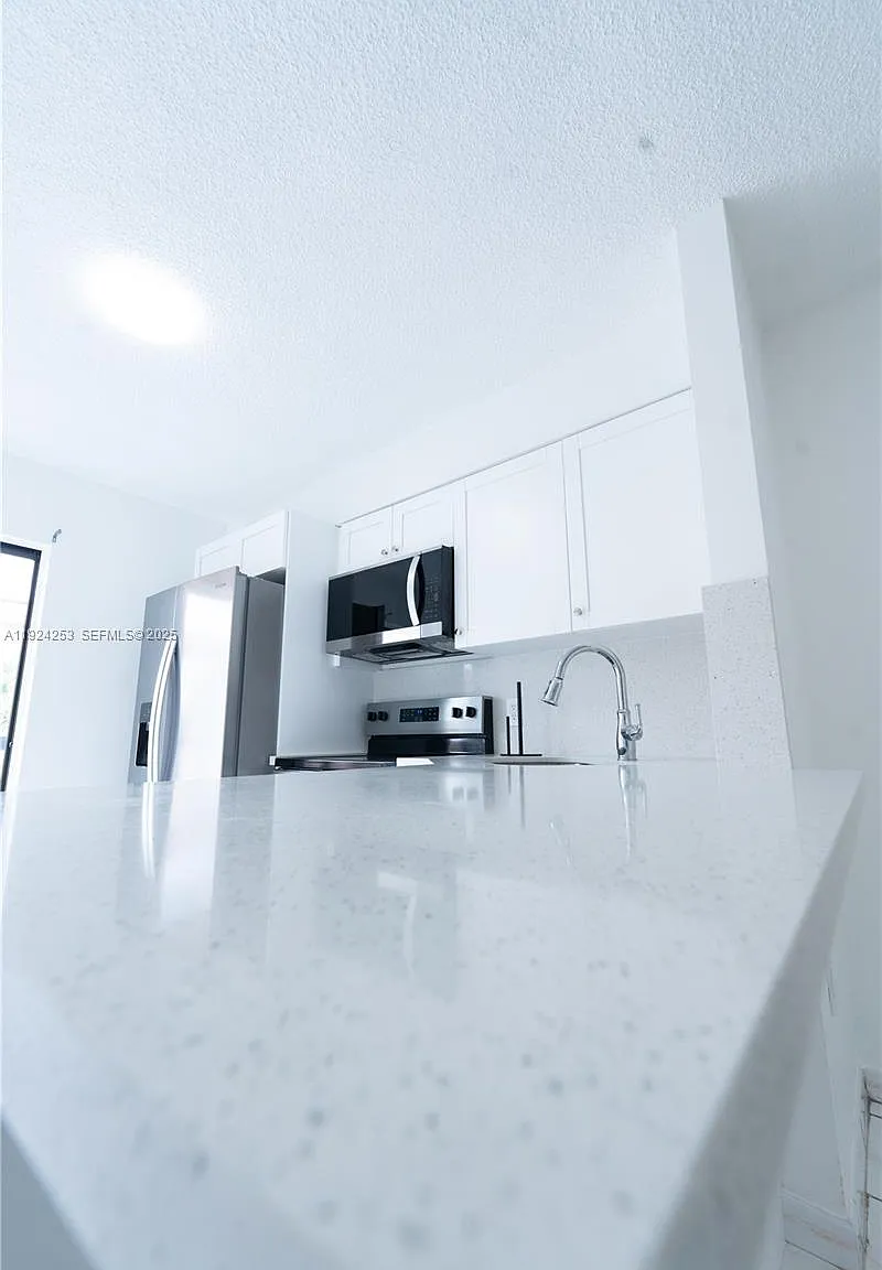 Alameda Tower I Condo — Photo 3