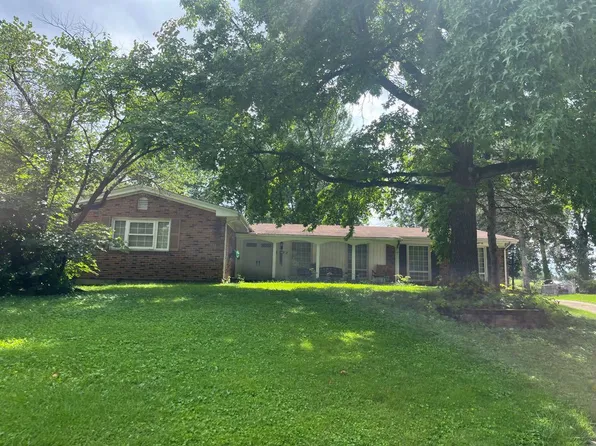 3070 Harness Dr, Florissant, MO 63033