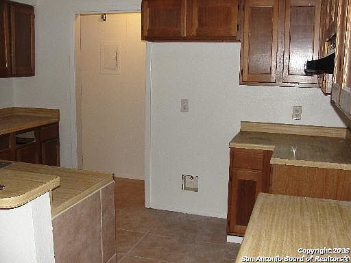 4th image of 4712 Oakfield Way