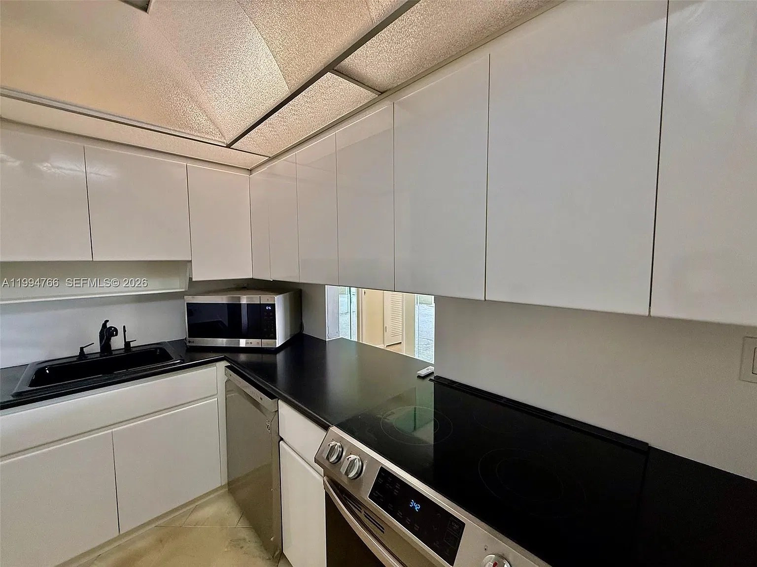 2 bed, 2.0 bath, 1400 sqft, $2,550 — Photo 4