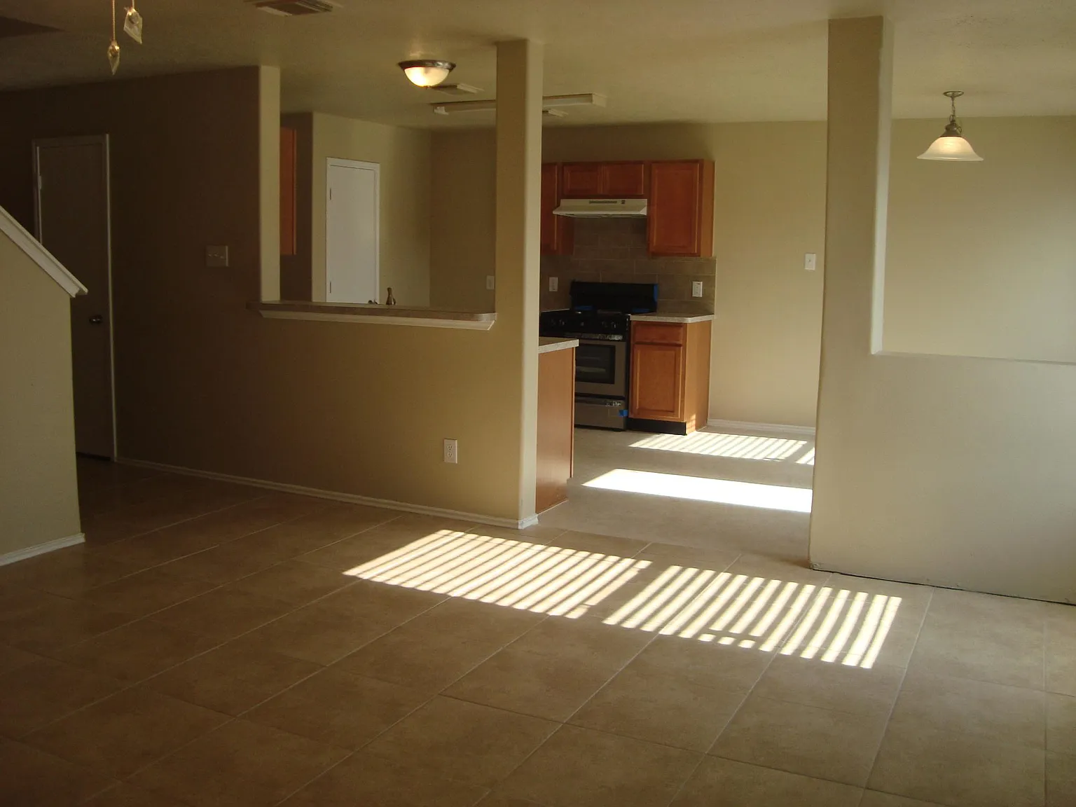 3 bed, 1964 sqft, $1,675 — Photo 4