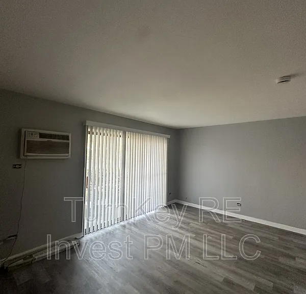 1015 E 150th Pl — Photo 7