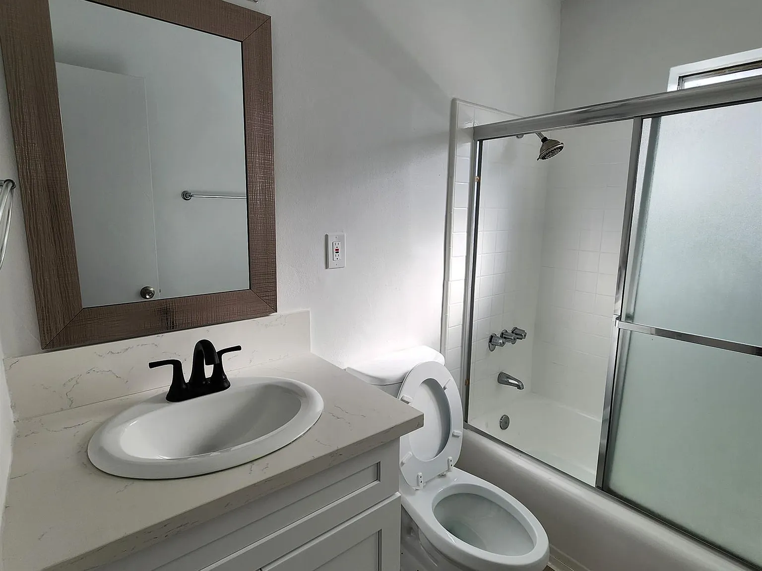 Studio, 378 sqft, $1,595 — Photo 2