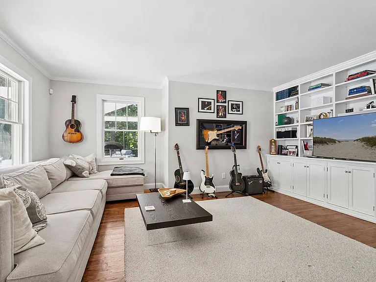 39 Fresh Pond Rd — Photo 11