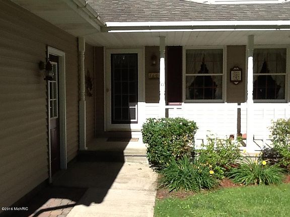 4th image of 2098 Deerwood Dr
