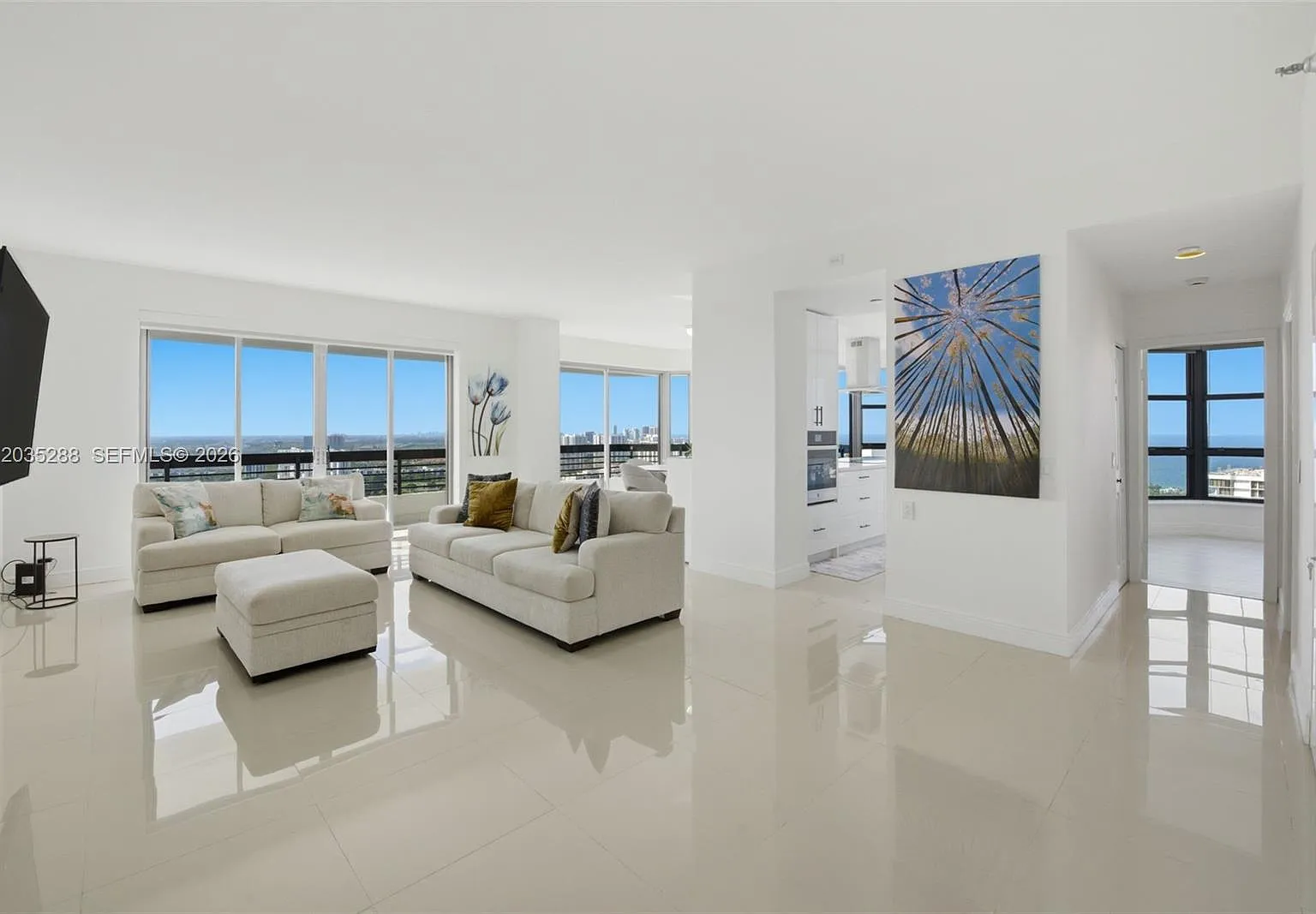 Mystic Pointe Tower 400 C — Photo 1