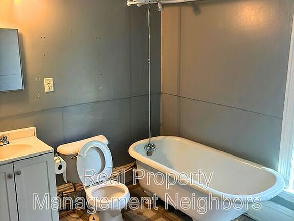 2nd image of 1717 Plainfield Ave NE