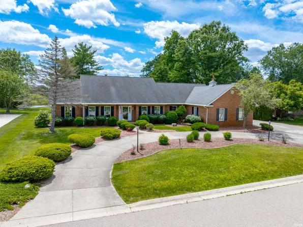 2817 E Prestwick Rd, Winona Lake, IN 46590