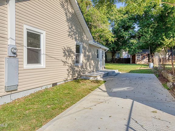 4th image of 221 Buckner Ave