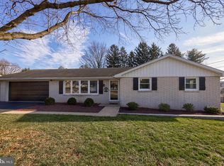140 Ridgefield Dr, York, PA 17403