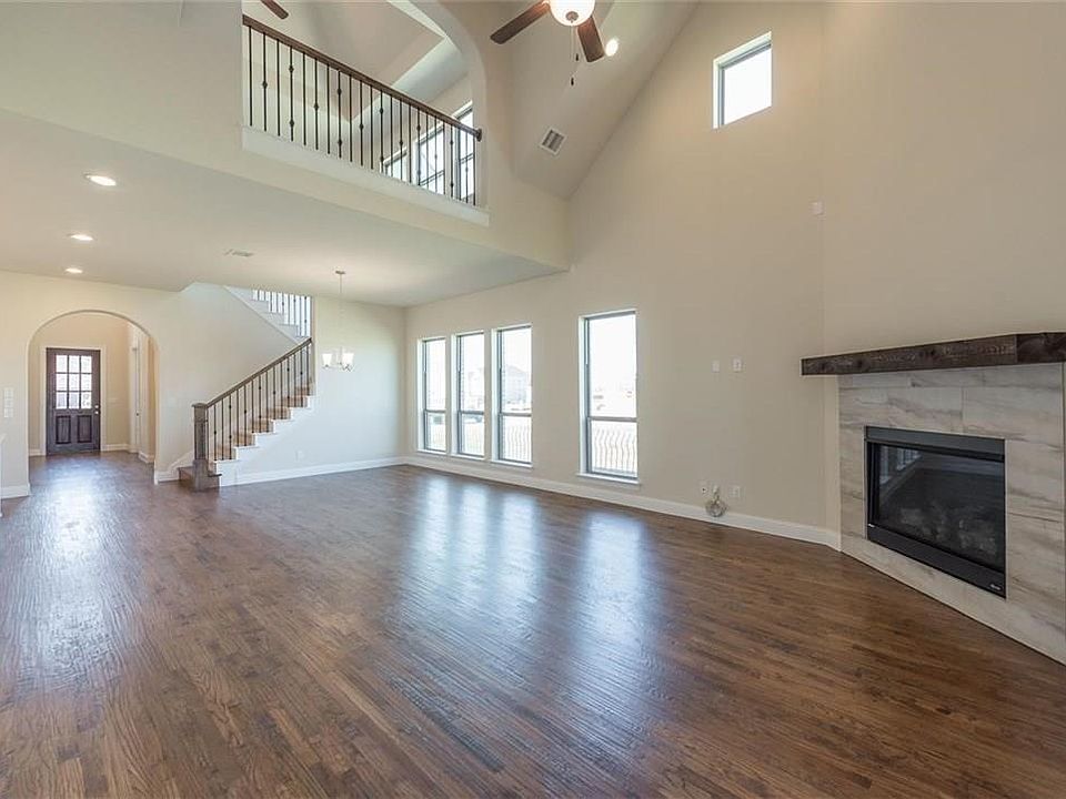 1st image of 560 Thoroughbred Ave