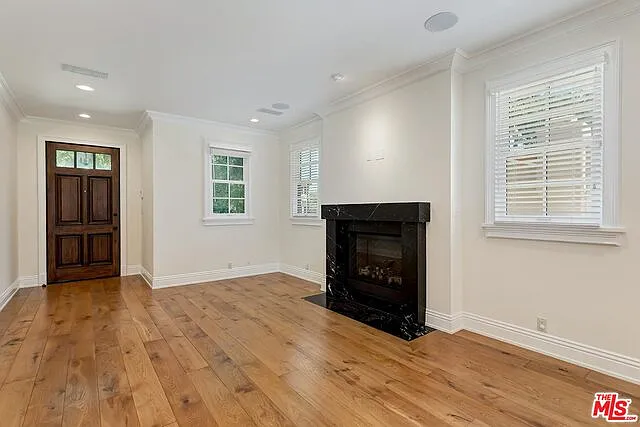 4 bed, 4.5 bath, 2800 sqft, $13,500 — Photo 2