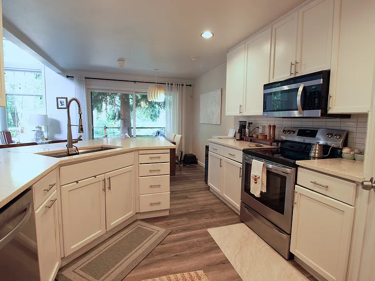 561 Elma Ave NE — Photo 11