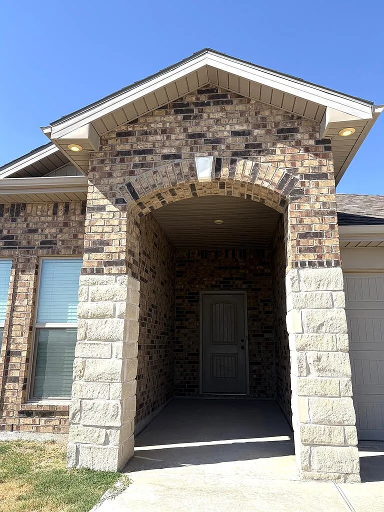 3 bed, 2.0 bath, 2100 sqft, $2,750 — Photo 2