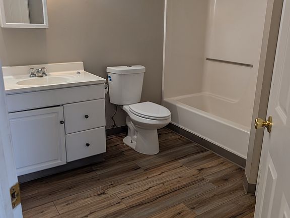 5th image of 4425 Stuhlman Rd APT B4