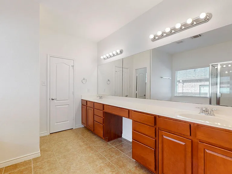 6818 Cortona Ln — Photo 21