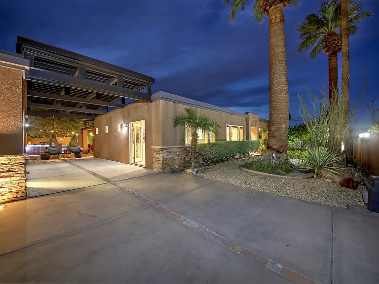 52883 Eisenhower Dr — Photo 45