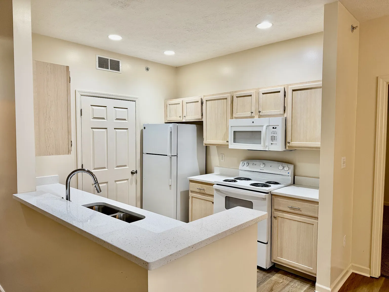 Castle Ridge — Photo 1
