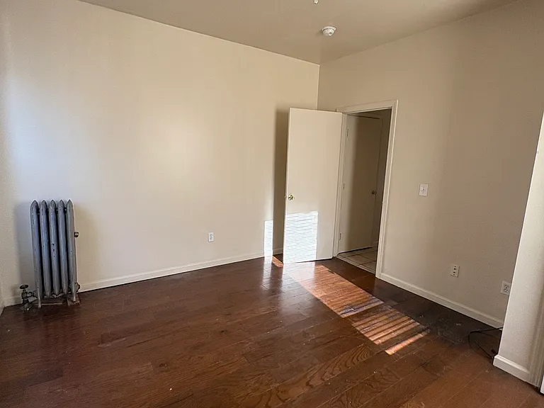 143-147 Huntington Ter #3 — Photo 2