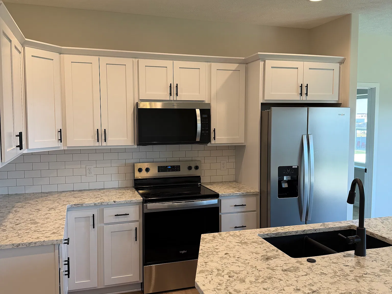 5 bed, 2836 sqft, $3,295 — Photo 4