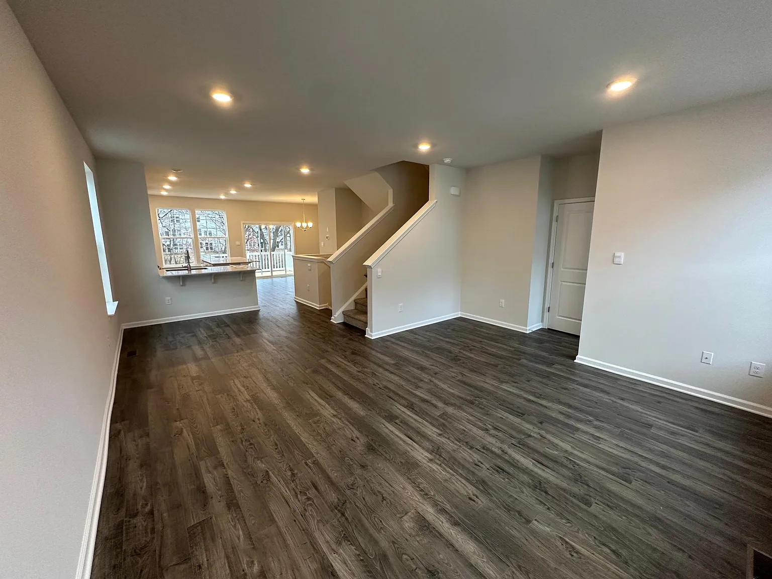 3 bed, 2270 sqft, $3,950 — Photo 4