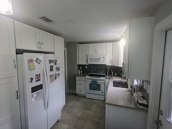 5th image of 2447 Burlington Ave N
