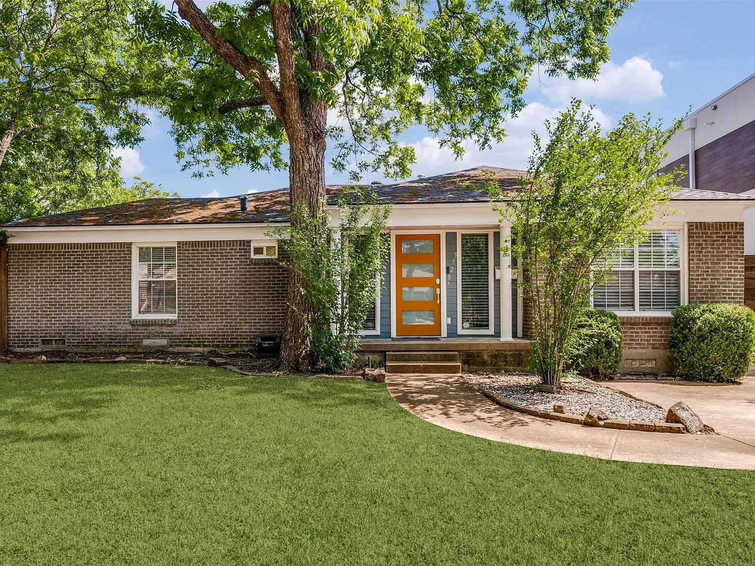 3 bed, 3.0 bath, 1689 sqft, $3,700 — Photo 1