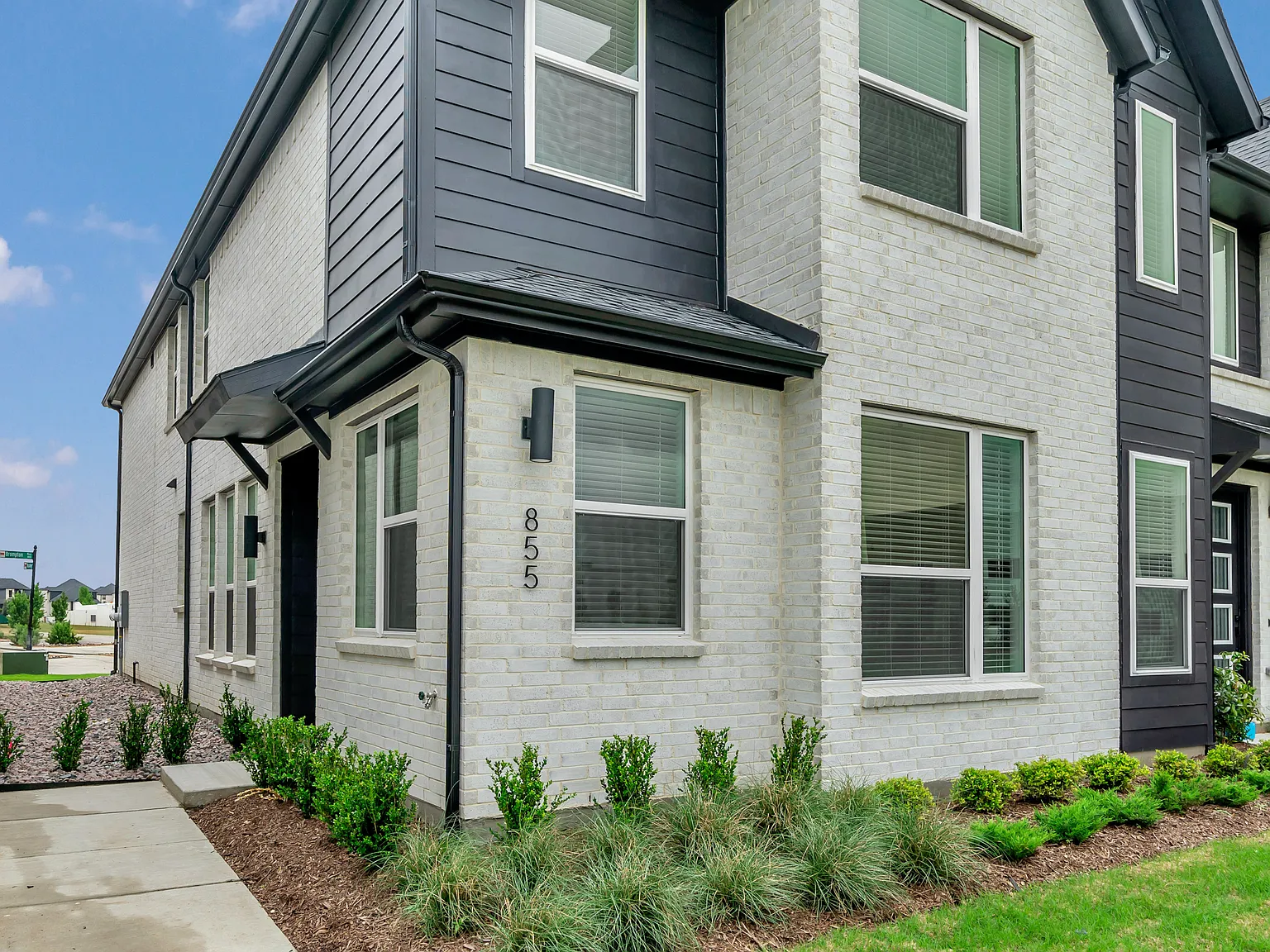 3 bed, 2244 sqft, $3,500 — Photo 1