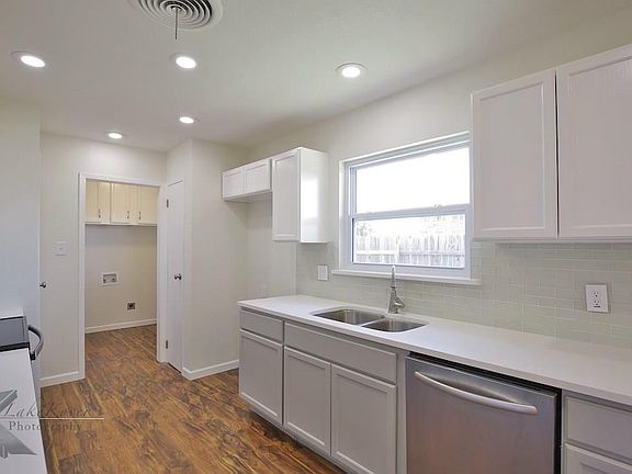 4th image of 6050 Jennings Dr