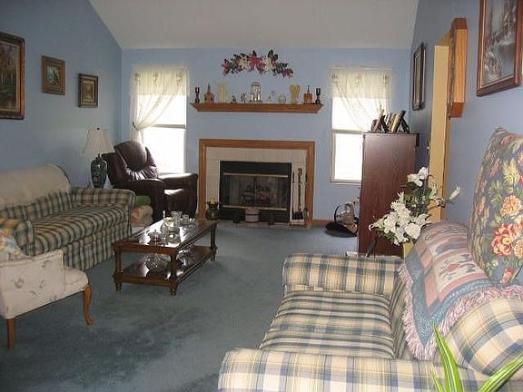 2nd image of 1412 Lawrence Ct