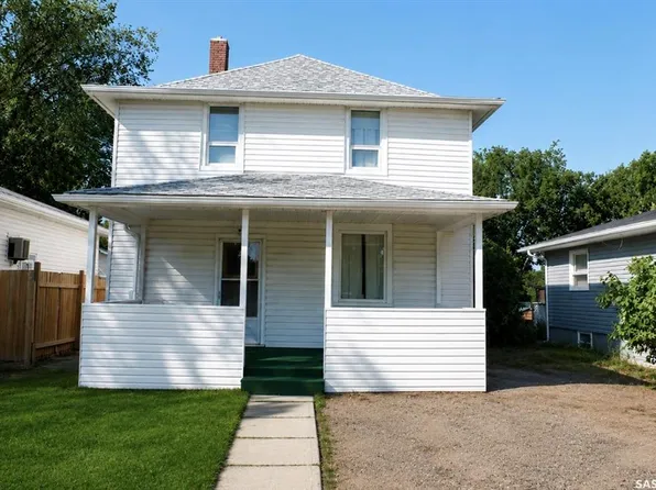 311 7th AVENUE E, Assiniboia, SK S0H 0B0