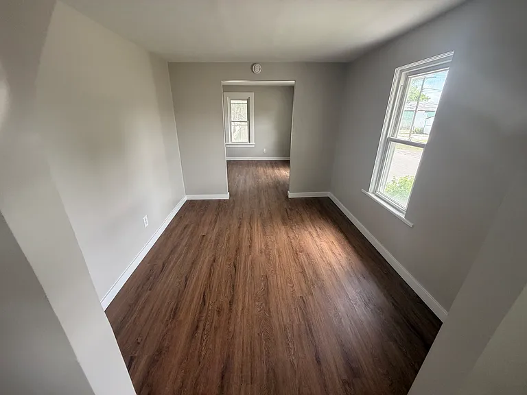 42 Webber Ave — Photo 4